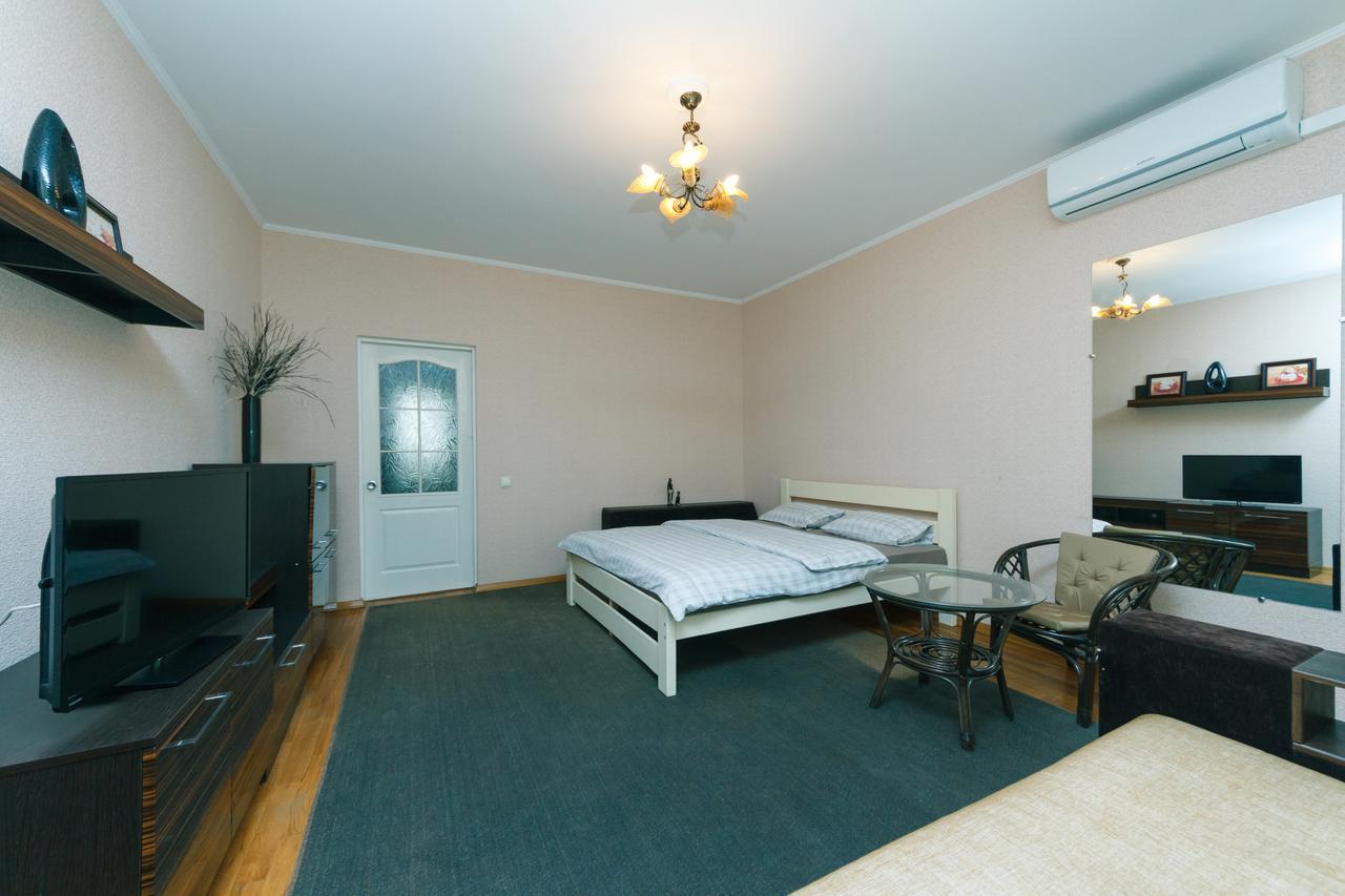 Apartment Poznyaky-Bazhana Kiev Bagian luar foto