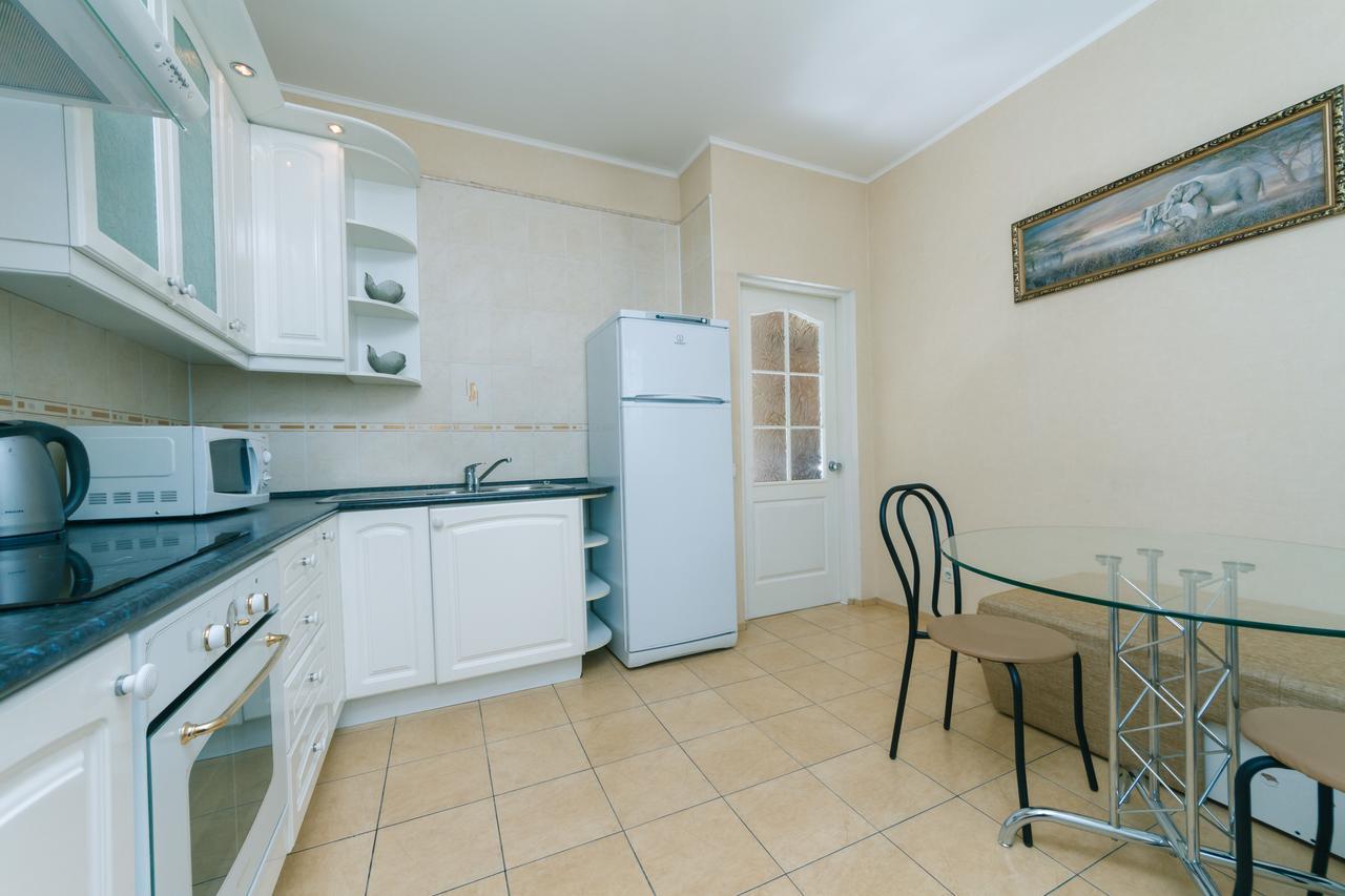 Apartment Poznyaky-Bazhana Kiev Bagian luar foto